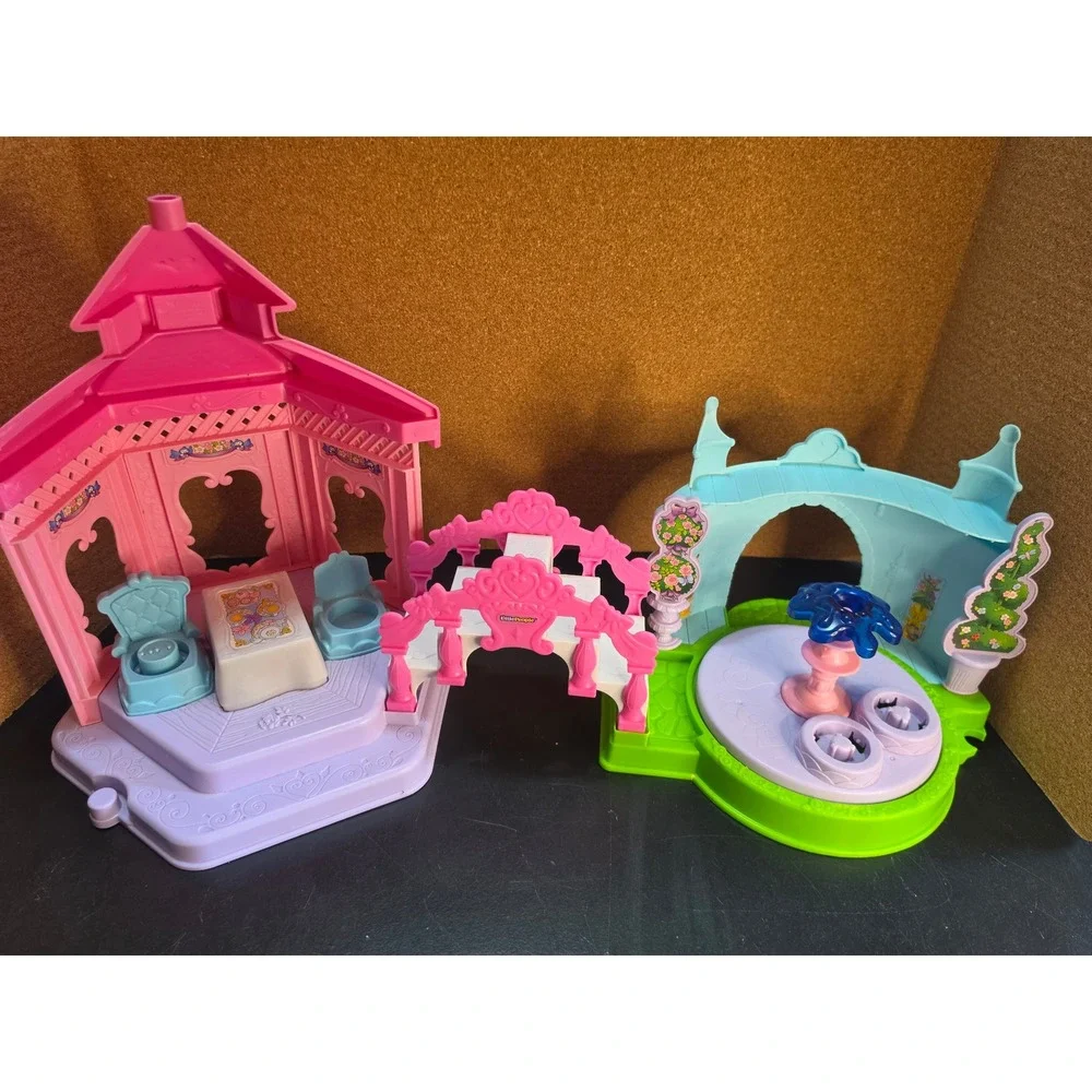 Fisher-Price Little People Disney Princess Songs Palace Gazebo Bridge Garden Set
